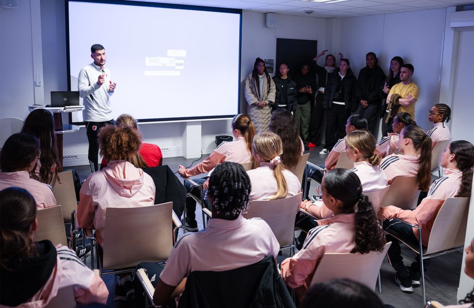 Academy : Le groupe pro à la rencontre des jeunes Lyonnes