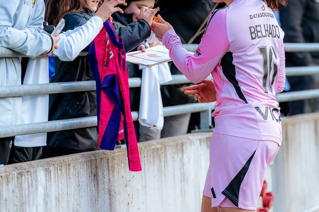 Féerine Belhadj & les supporters