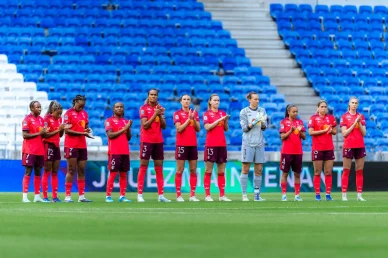 Minute d'applaudissements pour Fleury di Nallo