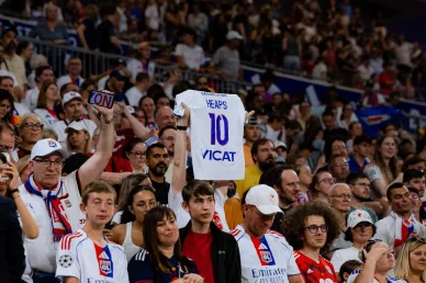 Les supporters & le maillot de Lindsey Heaps