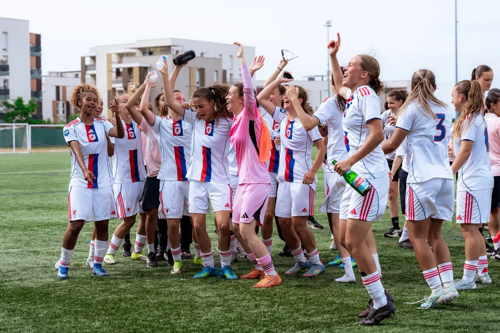 La joie des jeunes Lyonnes après le coup de sifflet final