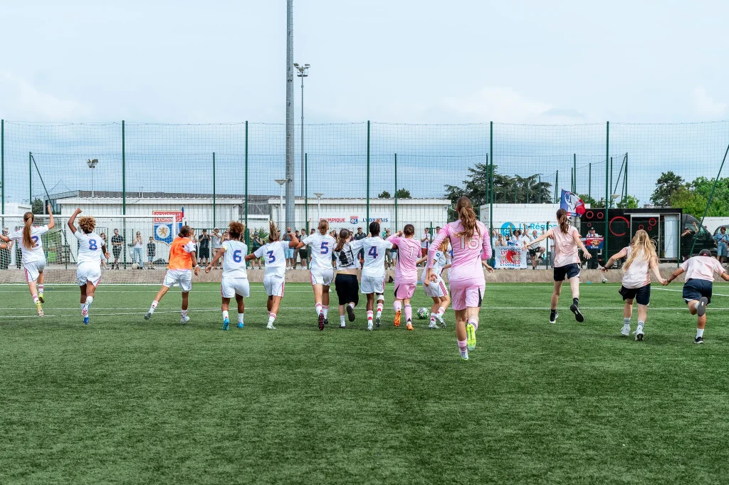 La joie des jeunes Lyonnes après le coup de sifflet final