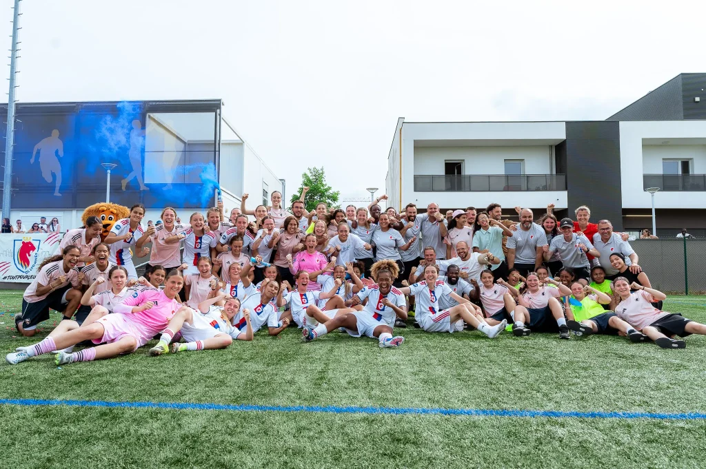 Le staff et les joueuses de l'Academy