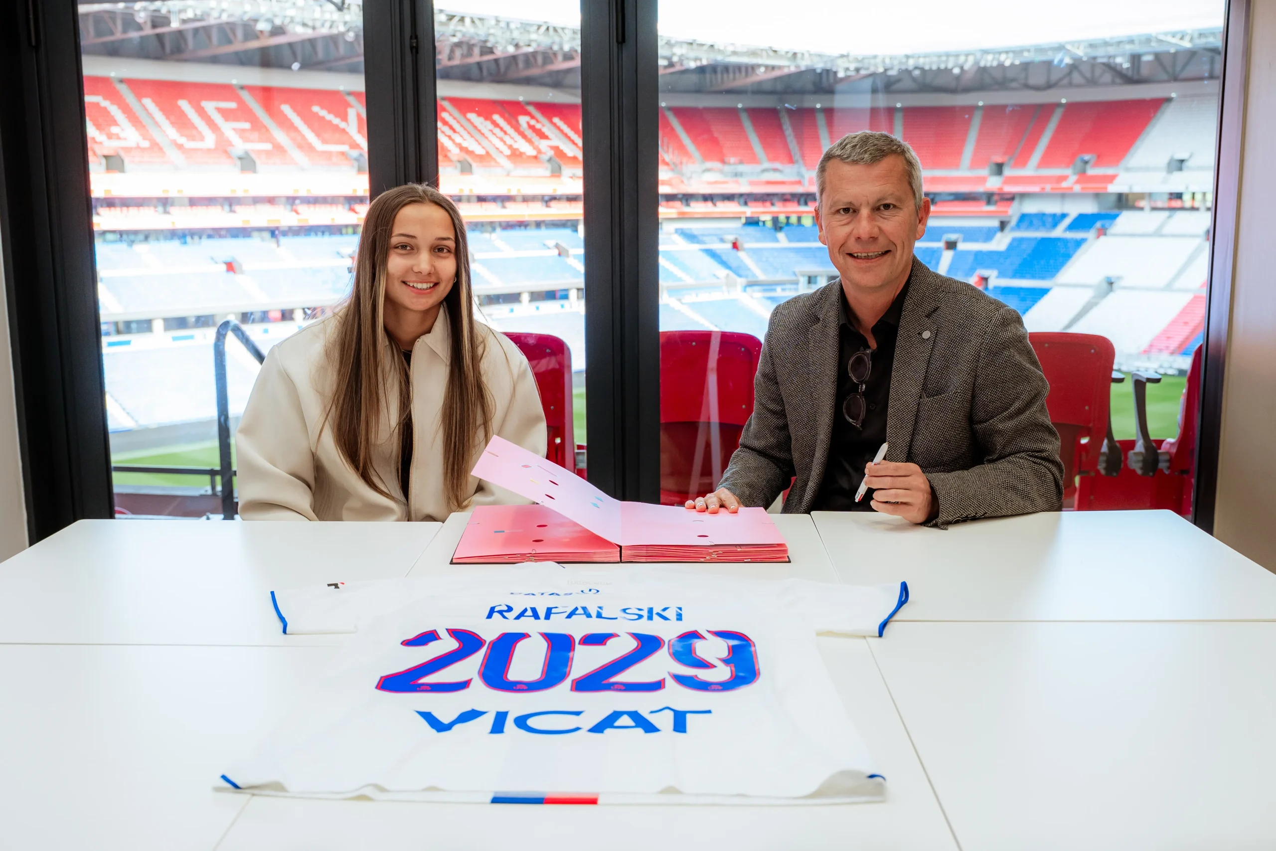 Romane Rafalski signe son premier contrat professionnel | OL Lyonnes