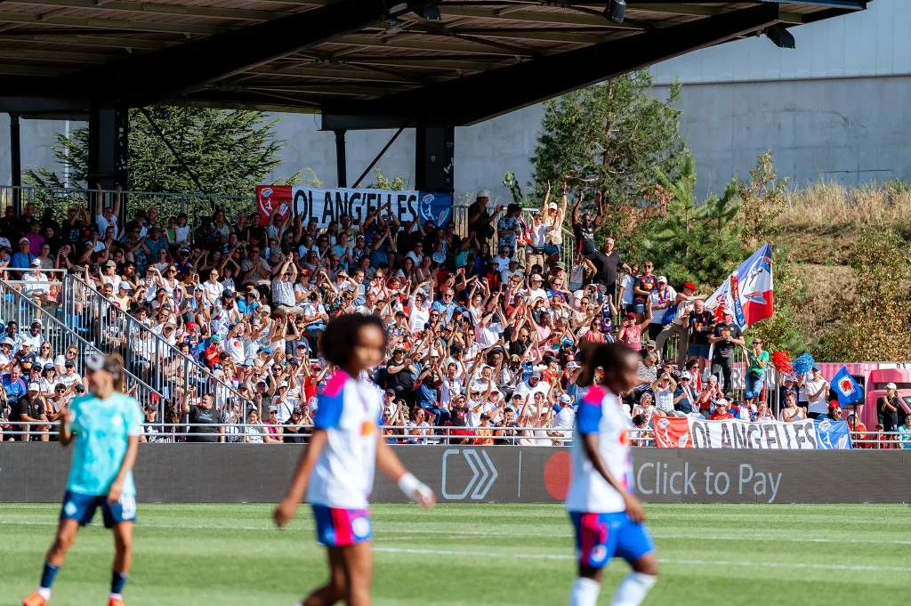 Les tribunes pleines du GOLTC