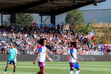 Les tribunes pleines du GOLTC