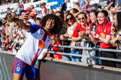 Lily Yohannes et les supporters