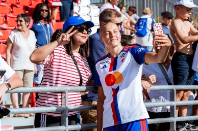 Elma Nelhage et les supporters
