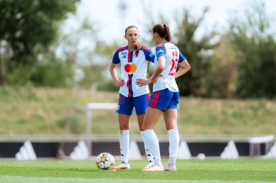 Caroline Weir & Jule Brand