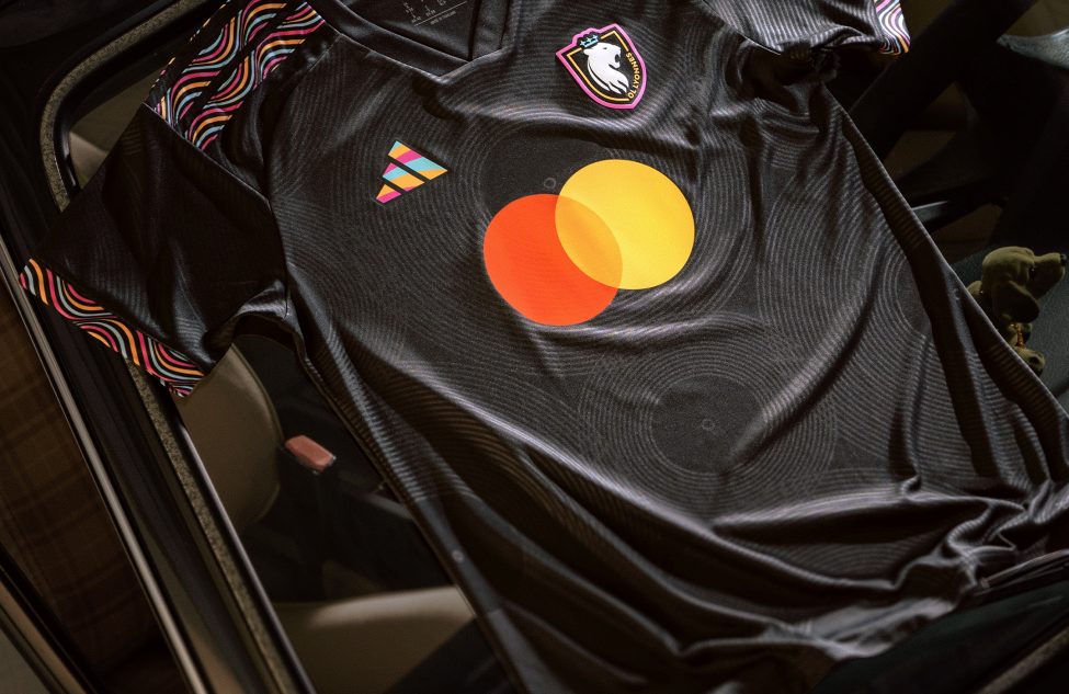 adidas, OL Lyonnes et l'OL célèbrent le nouveau maillot Third au Transbordeur !