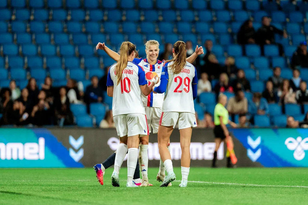 Inès Benyahia, Ada Hegerberg & Jule Brand