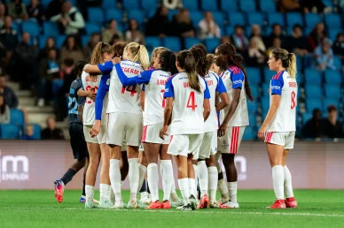 Les Lyonnais célébrant le but de Jule Brand