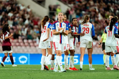 Inès Benyahia célébrant son but