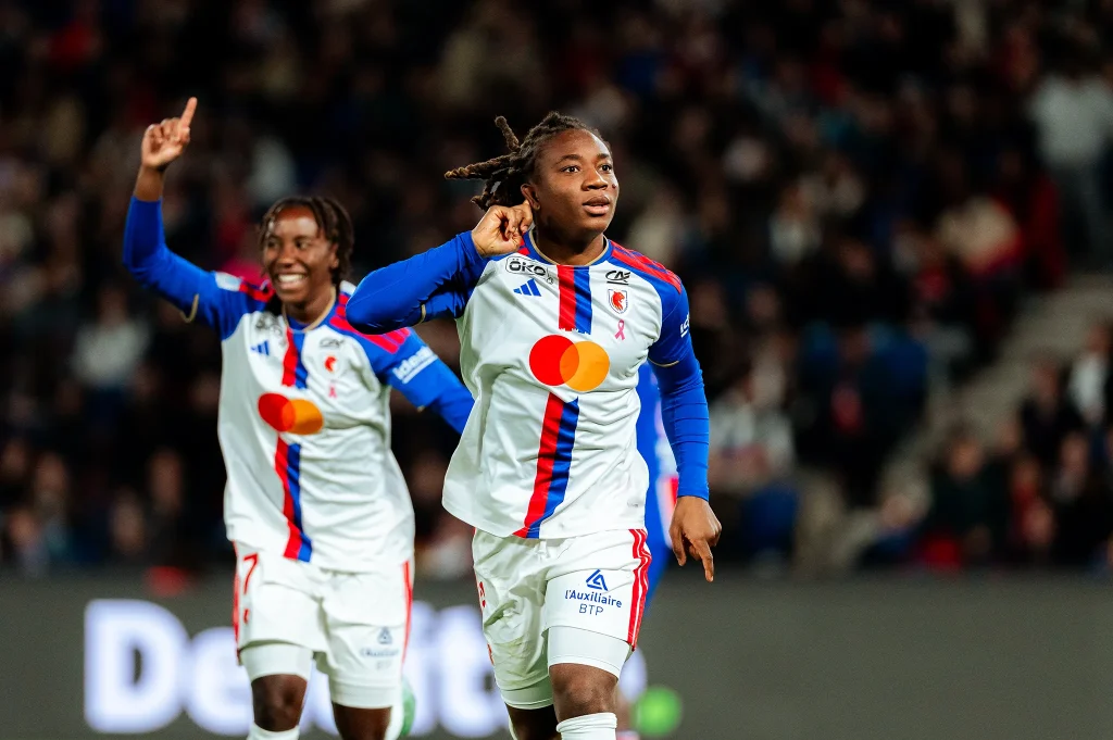 Melchie Dumornay célébrant son but