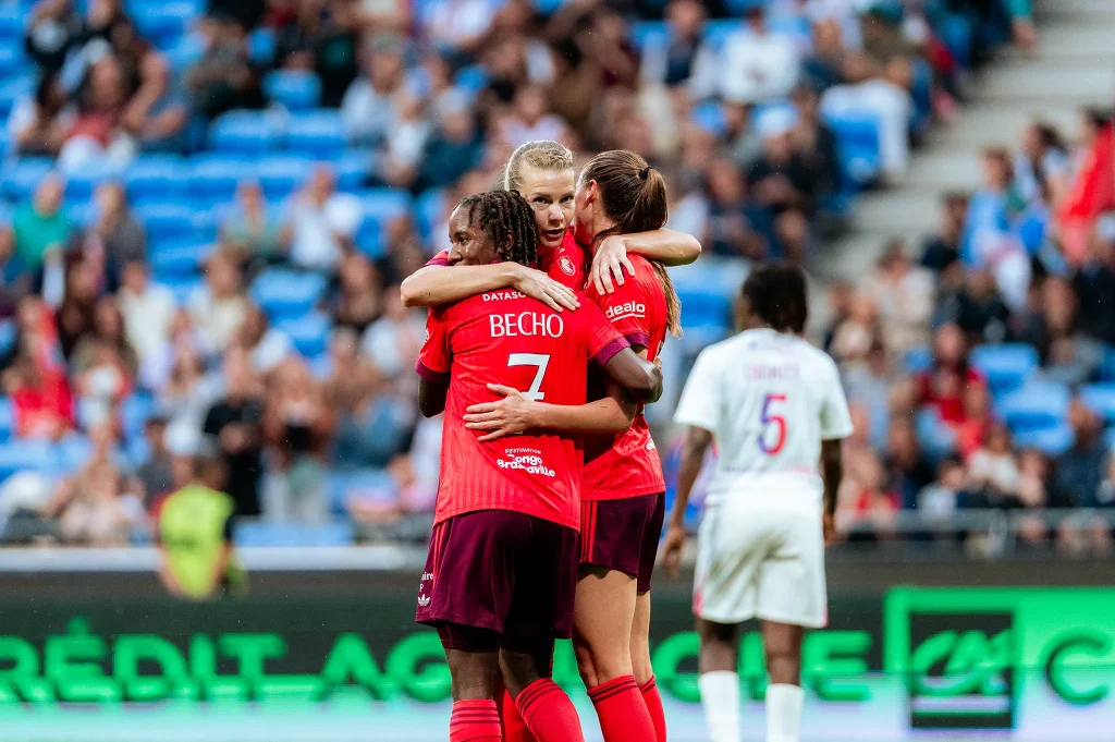 Vicki Becho, Ada Hegerberg & Jule Brand