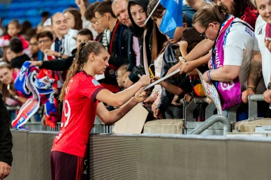 Jule Brand avec les supporters