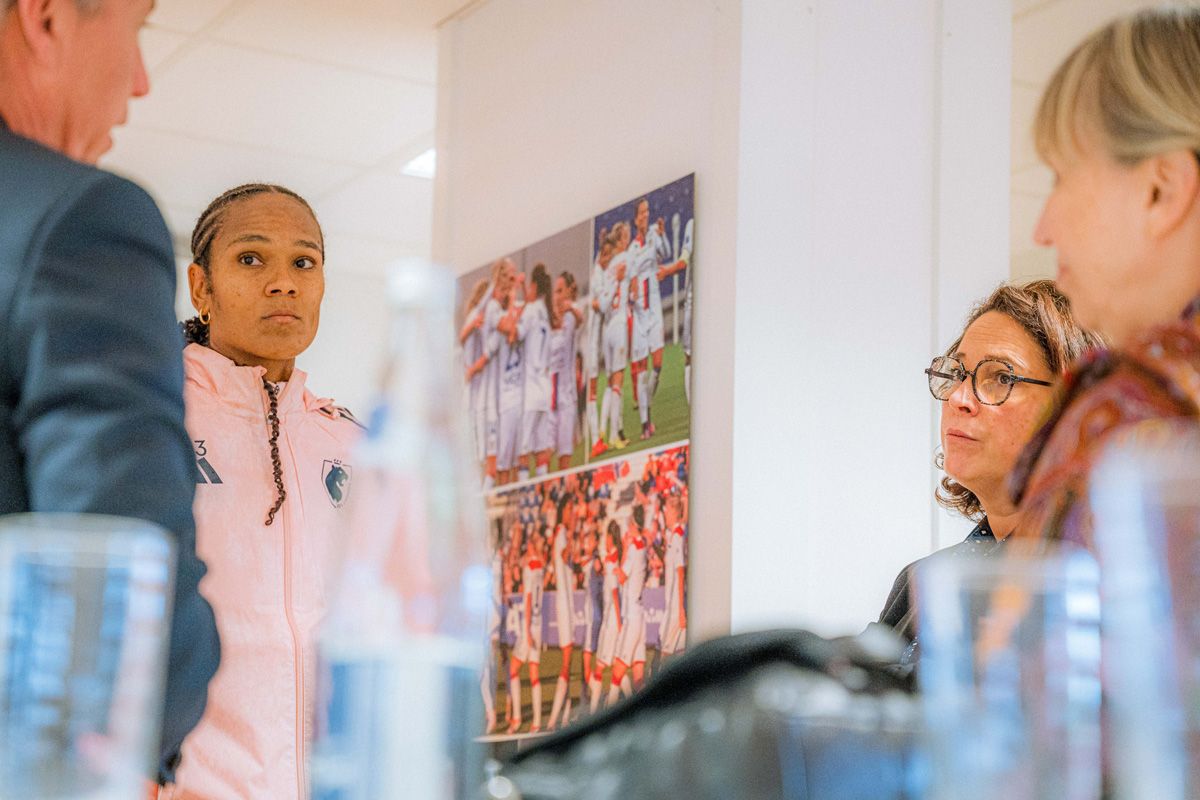La ministre des Sports Marina Ferrari en visite à OL Lyonnes